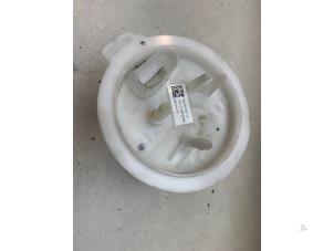 Gebruikte Benzinepomp Volkswagen Golf VIII (CD1) 1.0 TSI 12V Prijs € 50,00 Margeregeling aangeboden door Autodemontage van de Laar