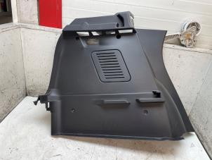 Gebruikte Kofferbakbekleding links Renault Captur (2R) 0.9 Energy TCE 12V Prijs € 50,00 Margeregeling aangeboden door Autodemontage van de Laar