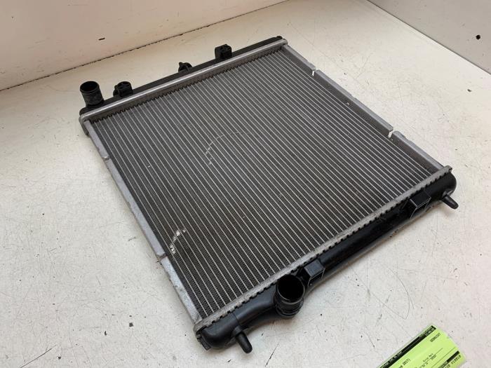 Radiateur van een Peugeot 208 I (CA/CC/CK/CL) 1.2 Vti 12V PureTech 82 2017