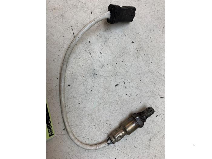 Gebruikte Lambda Sonde Peugeot 208 I (CA/CC/CK/CL) 1.2 Vti 12V PureTech 82 Prijs op aanvraag aangeboden door Autodemontage van de Laar