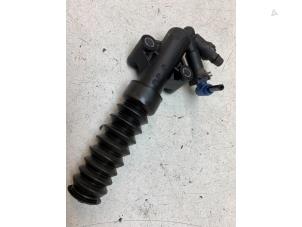 Gebruikte Koppeling Hoofd Cilinder Peugeot 208 I (CA/CC/CK/CL) 1.2 Vti 12V PureTech 82 Prijs € 25,00 Margeregeling aangeboden door Autodemontage van de Laar