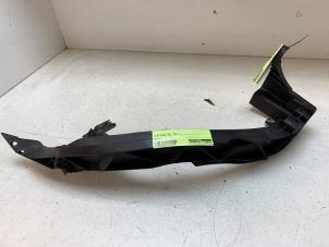 Gebruikte Koplampframe links BMW 1 serie (E87/87N) 116i 1.6 16V Prijs € 15,00 Margeregeling aangeboden door Autodemontage van de Laar