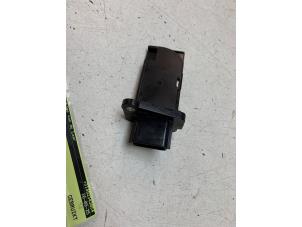 Gebruikte Luchtmassameter Nissan Micra (K13) 1.2 12V DIG-S Prijs € 25,00 Margeregeling aangeboden door Autodemontage van de Laar