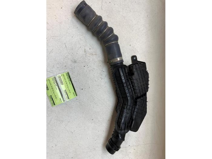 Gebruikte Intercooler Slang Nissan Micra (K13) 1.2 12V DIG-S Prijs € 50,00 Margeregeling aangeboden door Autodemontage van de Laar