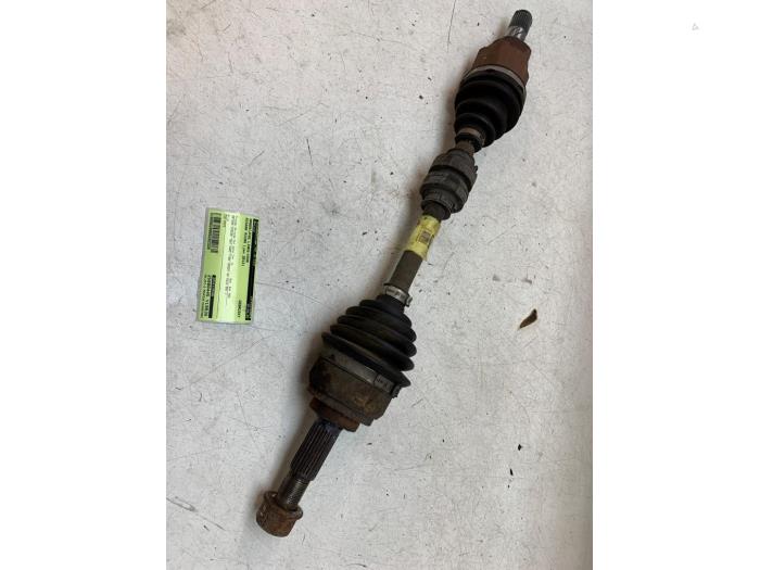 Gebruikte Steekas links-voor Nissan Micra (K13) 1.2 12V DIG-S Prijs € 50,00 Margeregeling aangeboden door Autodemontage van de Laar