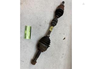 Gebruikte Steekas links-voor Nissan Micra (K13) 1.2 12V DIG-S Prijs € 50,00 Margeregeling aangeboden door Autodemontage van de Laar