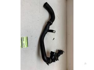 Gebruikte Intercooler Buis Nissan Micra (K13) 1.2 12V DIG-S Prijs € 40,00 Margeregeling aangeboden door Autodemontage van de Laar