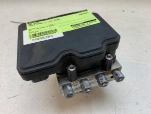 Gebruikte ABS Pomp Tesla Model Y (5YJY) Long Range 72kWh Prijs € 125,00 Margeregeling aangeboden door Autodemontage van de Laar