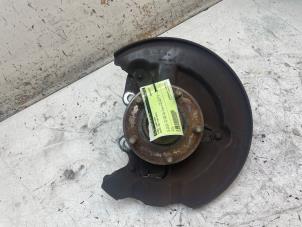 Gebruikte Fusee links-voor Volvo V40 Cross Country (MZ) 1.6 D2 Prijs € 50,00 Margeregeling aangeboden door Autodemontage van de Laar