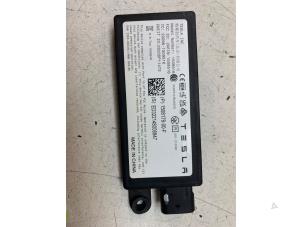 Gebruikte Antenne bluetooth Tesla Model Y (5YJY) Long Range 72kWh Prijs € 90,00 Margeregeling aangeboden door Autodemontage van de Laar