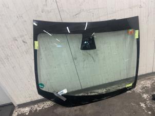 Gebruikte Voorruit Tesla Model Y (5YJY) Long Range 72kWh Prijs € 350,00 Margeregeling aangeboden door Autodemontage van de Laar