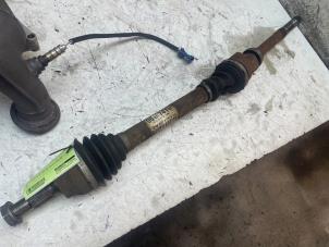 Gebruikte Aandrijfas rechts-voor Citroen C3 Picasso (SH) 1.4 16V VTI 95 Prijs € 75,00 Margeregeling aangeboden door Autodemontage van de Laar