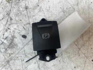 Gebruikte Handrem schakelaar Renault Grand Scénic III (JZ) 1.4 16V TCe 130 Prijs € 15,00 Margeregeling aangeboden door Autodemontage van de Laar