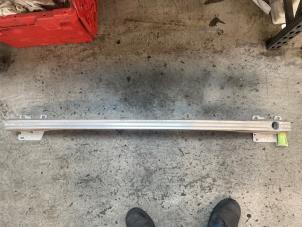 Gebruikte Bumperframe achter Renault Grand Scénic III (JZ) 1.4 16V TCe 130 Prijs € 50,00 Margeregeling aangeboden door Autodemontage van de Laar