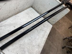 Gebruikte Dakrail set Peugeot 2008 (UD/UK/UR/US/UX) 1.2 VTi 12V PureTech 130 Prijs op aanvraag aangeboden door Autodemontage van de Laar