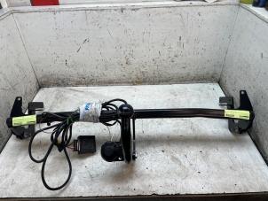 Gebruikte Trekhaak Peugeot 2008 (UD/UK/UR/US/UX) 1.2 VTi 12V PureTech 130 Prijs € 225,00 Margeregeling aangeboden door Autodemontage van de Laar