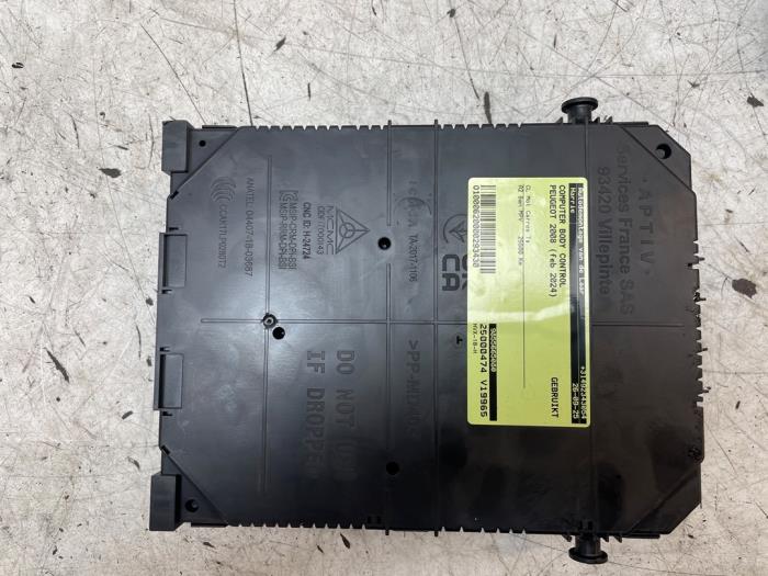 Gebruikte Module Bodycontrol Peugeot 2008 (UD/UK/UR/US/UX) 1.2 VTi 12V PureTech 130 Prijs op aanvraag aangeboden door Autodemontage van de Laar