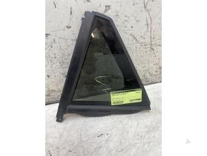 Gebruikte Driehoeks Ruit links-achter Peugeot 2008 (UD/UK/UR/US/UX) 1.2 VTi 12V PureTech 130 Prijs op aanvraag aangeboden door Autodemontage van de Laar