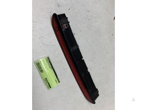 Gebruikte Extra Remlicht midden Volkswagen Polo VI (AW1) 1.0 TSI 12V Prijs € 20,00 Margeregeling aangeboden door Autodemontage van de Laar