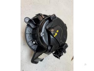 Gebruikte Blower Volkswagen Polo VI (AW1) 1.0 TSI 12V Prijs € 50,00 Margeregeling aangeboden door Autodemontage van de Laar