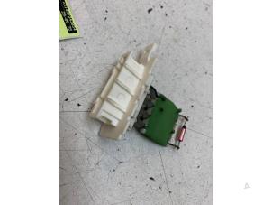 Gebruikte Kachel Weerstand Volkswagen Polo VI (AW1) 1.0 TSI 12V Prijs € 20,00 Margeregeling aangeboden door Autodemontage van de Laar