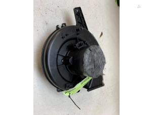 Gebruikte Kachel Ventilatiemotor Skoda Rapid Spaceback 1.6 TDI Greenline Prijs € 50,00 Margeregeling aangeboden door Autodemontage van de Laar