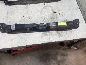 Gebruikte Frontpaneel Volkswagen Transporter T4 2.5 TDI Prijs € 50,00 Margeregeling aangeboden door Autodemontage van de Laar