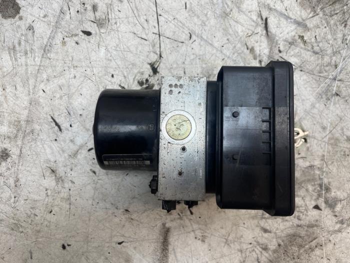 Gebruikte ABS Pomp Volkswagen Polo IV (9N1/2/3) 1.4 16V Prijs € 75,00 Margeregeling aangeboden door Autodemontage van de Laar