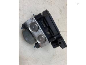 Gebruikte ABS Pomp Mitsubishi Space Star (A0) 1.2 12V Prijs € 100,00 Margeregeling aangeboden door Autodemontage van de Laar