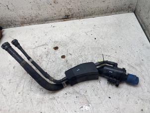 Gebruikte Vulpijp ad-blue tank MAN TGE 2.0 TDI Prijs € 70,00 Margeregeling aangeboden door Autodemontage van de Laar