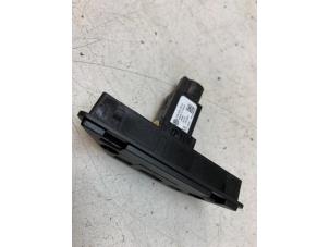 Gebruikte Multimedia aansluiting Volkswagen Up! (121) 1.0 12V 60 Prijs € 20,00 Margeregeling aangeboden door Autodemontage van de Laar