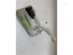 Gebruikte Ruitensproeiertank voor Renault Zoé (AG) 46kW Prijs € 25,00 Margeregeling aangeboden door Autodemontage van de Laar