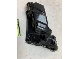 Gebruikte Bumpersteun links-achter Cupra Formentor 2.0 TSI 16V 4Drive Prijs € 10,00 Margeregeling aangeboden door Autodemontage van de Laar