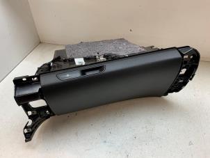 Gebruikte Handschoenenkastje Renault Grand Scénic IV (RFAR) 1.3 TCE 140 16V Prijs € 65,00 Margeregeling aangeboden door Autodemontage van de Laar