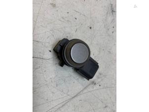 Gebruikte Parkeersensor Renault Grand Scénic IV (RFAR) 1.3 TCE 140 16V Prijs € 25,00 Margeregeling aangeboden door Autodemontage van de Laar