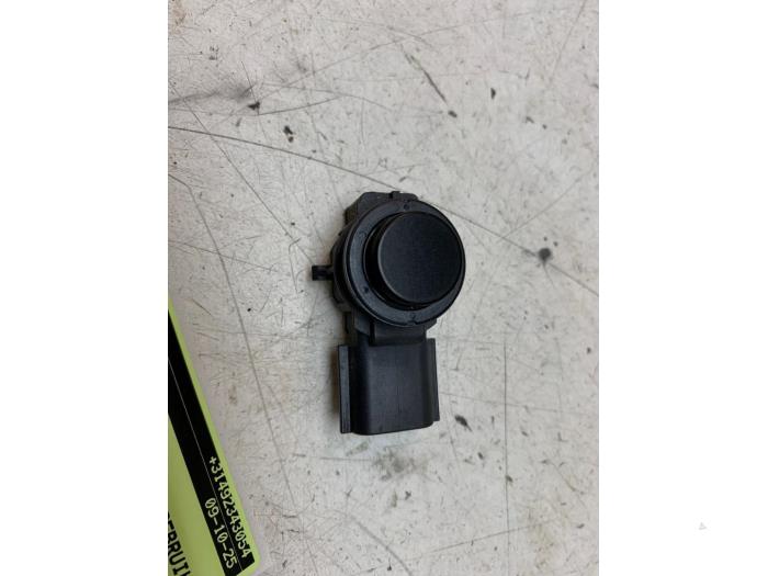 Gebruikte PDC Sensor Renault Grand Scénic IV (RFAR) 1.3 TCE 140 16V Prijs € 25,00 Margeregeling aangeboden door Autodemontage van de Laar