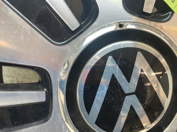 Velgen set + banden van een Volkswagen Up! (121) e-Up! 2021