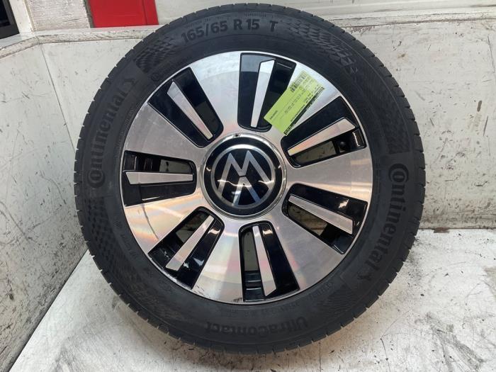 Velgen set + banden van een Volkswagen Up! (121) e-Up! 2021