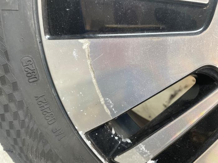 Velgen set + banden van een Volkswagen Up! (121) e-Up! 2021