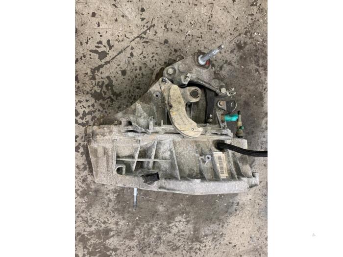 Versnellingsbak van een Mercedes-Benz Citan (415.6) 1.5 111 CDI 2015