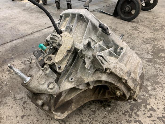 Versnellingsbak van een Mercedes-Benz Citan (415.6) 1.5 111 CDI 2015