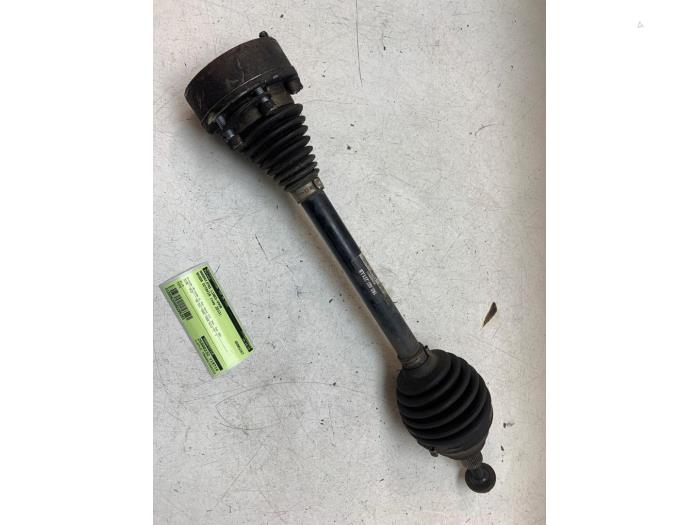 Gebruikte Aandrijfas links-voor Skoda Octavia (5EAA) 1.6 TDI GreenTec 16V Prijs € 50,00 Margeregeling aangeboden door Autodemontage van de Laar