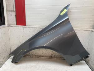 Gebruikte Voorscherm links Mercedes C (W205) C-180 1.6 16V Prijs € 300,00 Margeregeling aangeboden door Autodemontage van de Laar