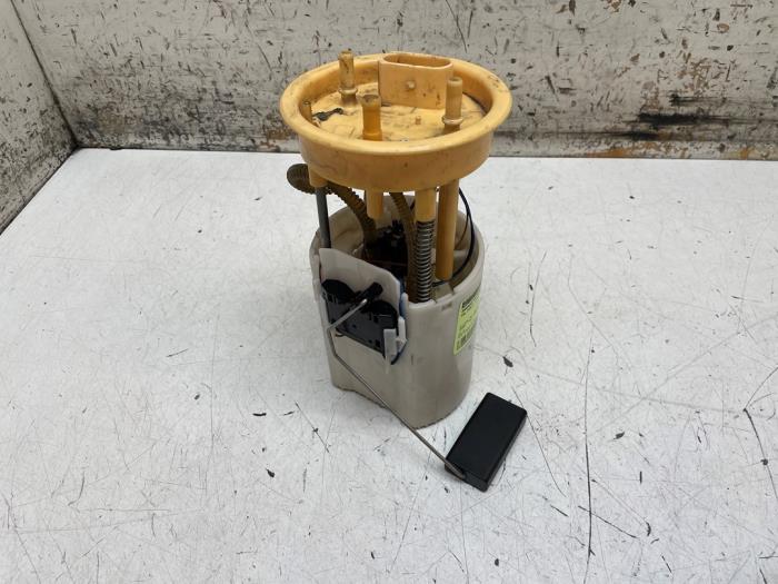 Gebruikte Tank element Pomp Volkswagen Polo V (6R) 1.2 TDI 12V BlueMotion Prijs € 75,00 Margeregeling aangeboden door Autodemontage van de Laar
