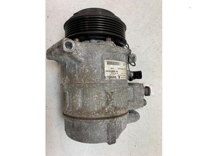 Gebruikte Aircopomp Mercedes C (W205) C-180 1.6 16V Prijs € 125,00 Margeregeling aangeboden door Autodemontage van de Laar