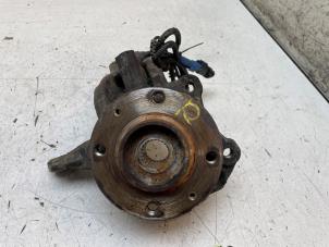 Gebruikte Asschenkel rechts-voor Opel Crossland (X) 1.2 12V Prijs € 75,00 Margeregeling aangeboden door Autodemontage van de Laar