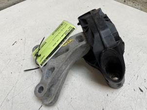 Gebruikte Motorsteun Opel Crossland (X) 1.2 12V Prijs € 25,00 Margeregeling aangeboden door Autodemontage van de Laar