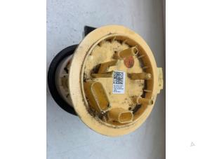 Gebruikte Tank element Pomp Volkswagen Caddy Cargo V (SBA/SBH) 2.0 TDI BlueMotionTechnology Prijs € 80,00 Margeregeling aangeboden door Autodemontage van de Laar