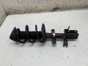 Gebruikte Schokdemperpoot links-voor Renault Zoé (AG) R110 Prijs € 75,00 Margeregeling aangeboden door Autodemontage van de Laar