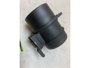 Gebruikte Luchtmassameter Volkswagen Caddy Cargo V (SBA/SBH) 2.0 TDI BlueMotionTechnology Prijs € 25,00 Margeregeling aangeboden door Autodemontage van de Laar